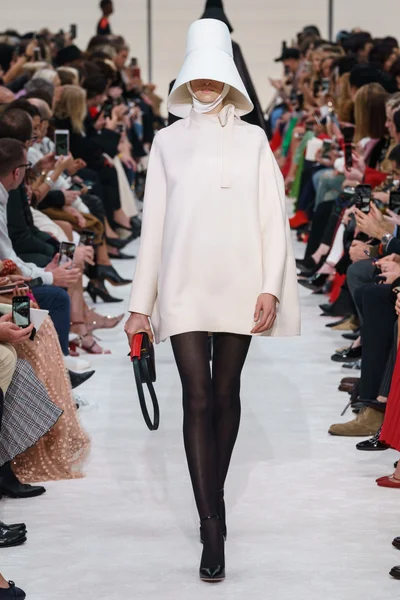 Look 3